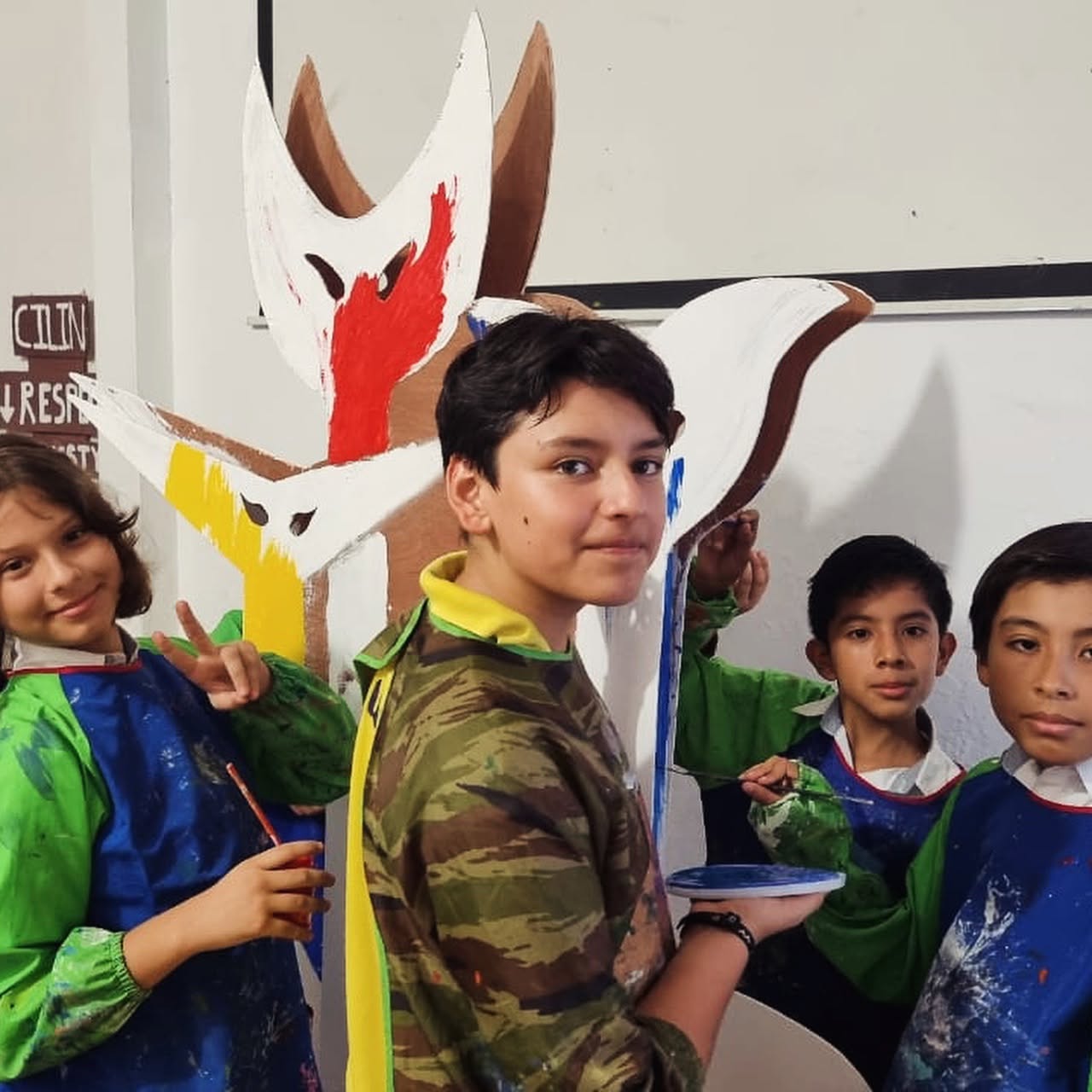 Alumnos del Colegio Cilin participando en una experiencia artística